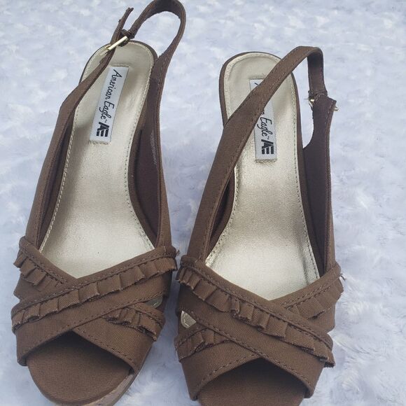 American Eagle size 9.5 brown canvas open toe wedge heel - Picture 6 of 6